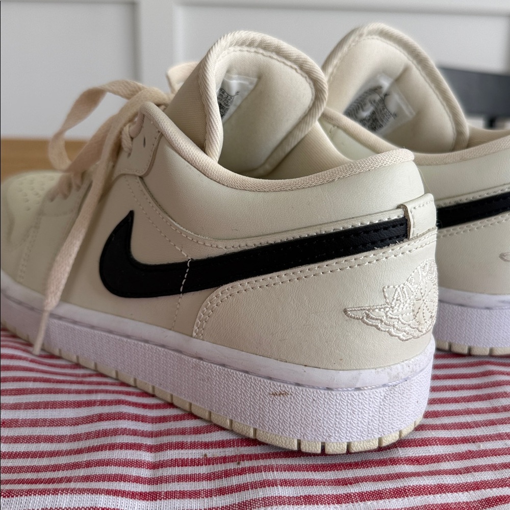 Air Jordan Cream low top Sneakers!